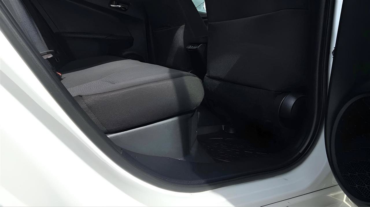 Used 2019 Toyota Prius LE FWD image 31
