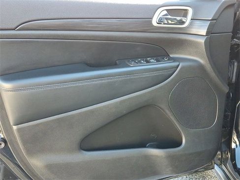 Used 2021 Jeep Grand Cherokee Laredo image 15