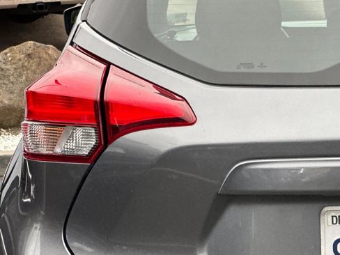 Used 2018 Nissan Kicks S image 43