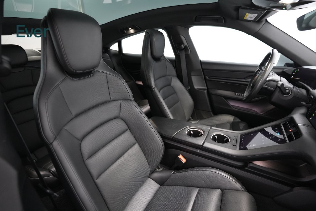 Used 2022 Porsche Taycan RWD image 23