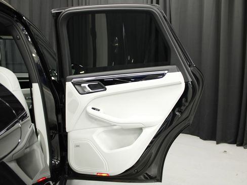 New 2026 Porsche Macan image 26