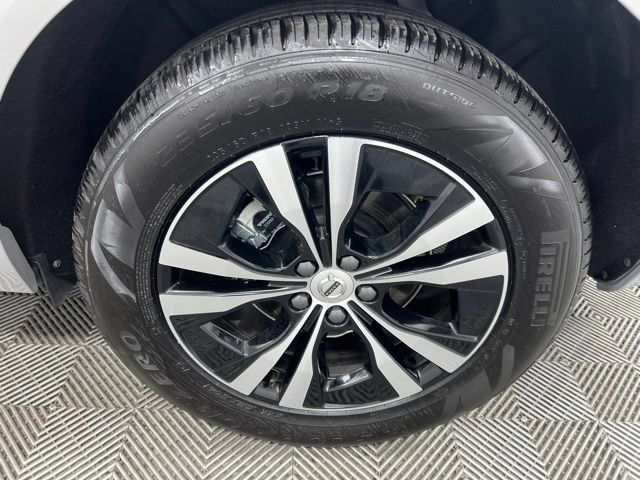 Certified 2025 Volvo XC60 B5 Core AWD/4WD image 10