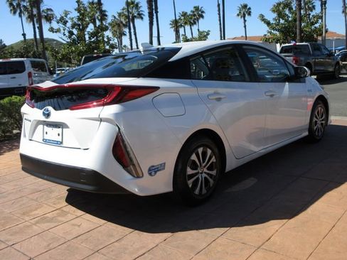 Used 2021 Toyota Prius Prime LE image 4