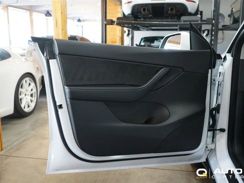 Used 2021 Tesla Model Y Long Range AWD/4WD image 10