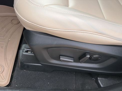 Used 2023 Ford Explorer XLT w/ Equipment Group 202A image 9