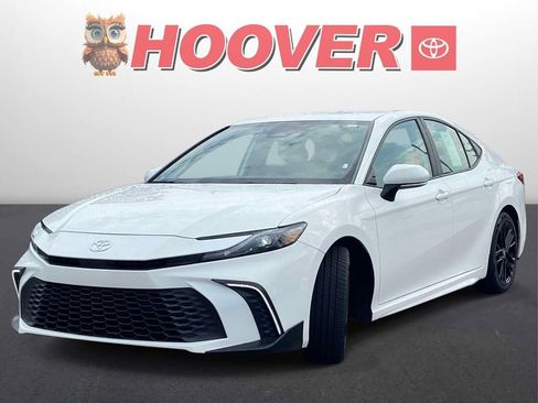 Used 2025 Toyota Camry SE w/ Convenience Package FWD image 5