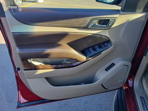 Used 2018 Chevrolet Suburban LT w/ Luxury Package image 18