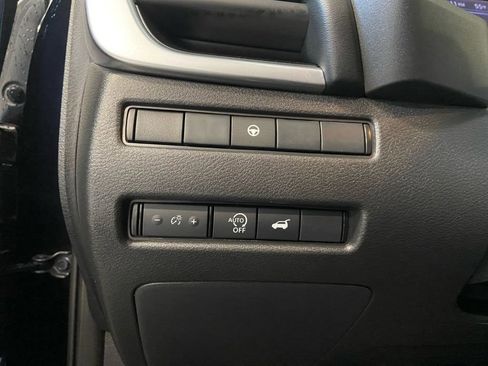 Used 2024 Nissan Rogue SV image 21