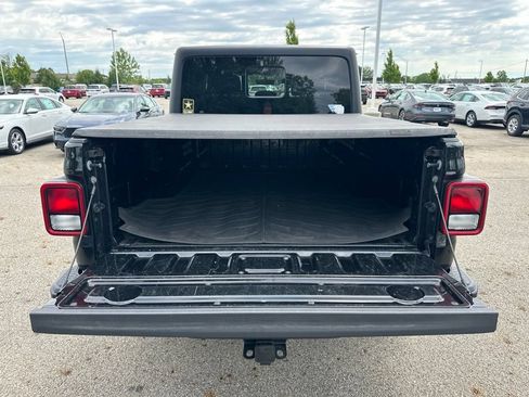 Used 2022 Jeep Gladiator Overland w/ Trailer Tow Package AWD/4WD image 11