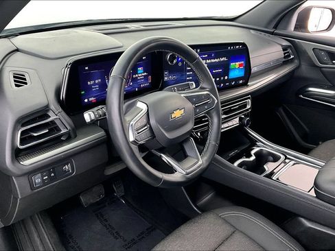 Used 2024 Chevrolet Traverse LT FWD image 16