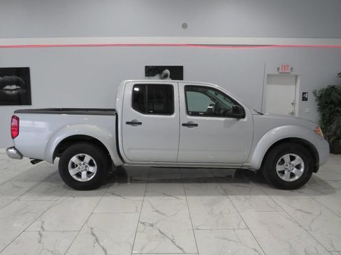 Used 2013 Nissan Frontier SV w/ SV Value Truck Pkg RWD image 3