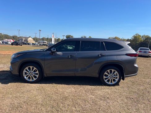 Used 2022 Toyota Highlander Limited image 13