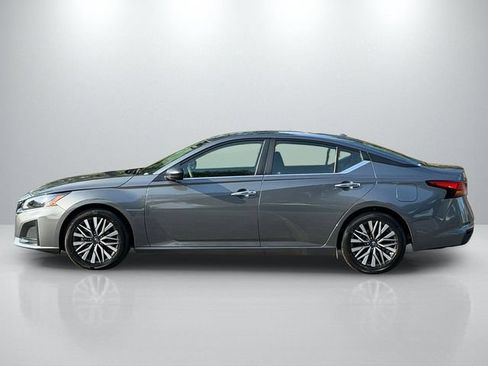 Used 2025 Nissan Altima 2.5 SV FWD image 6