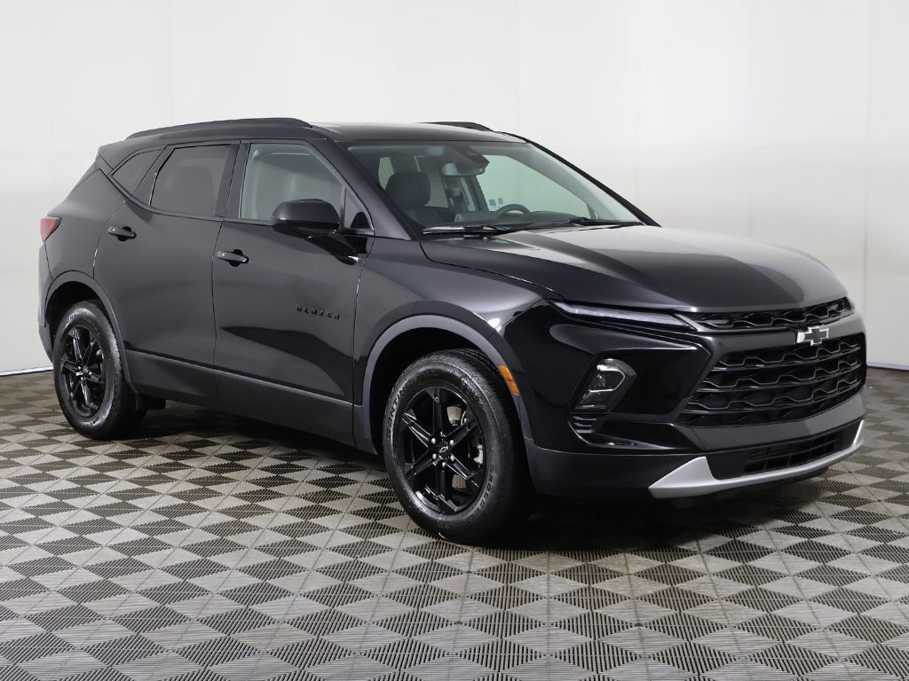 Used 2023 Chevrolet Blazer LT w/ Convenience Package FWD image 2