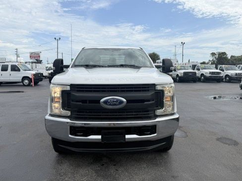Used 2018 Ford F250 XL w/ Power Equipment Group AWD/4WD image 2