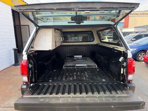 Used 2022 Toyota Tacoma SR RWD image 9