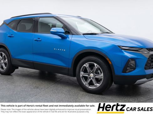 Used 2025 Chevrolet Blazer LT FWD image 1
