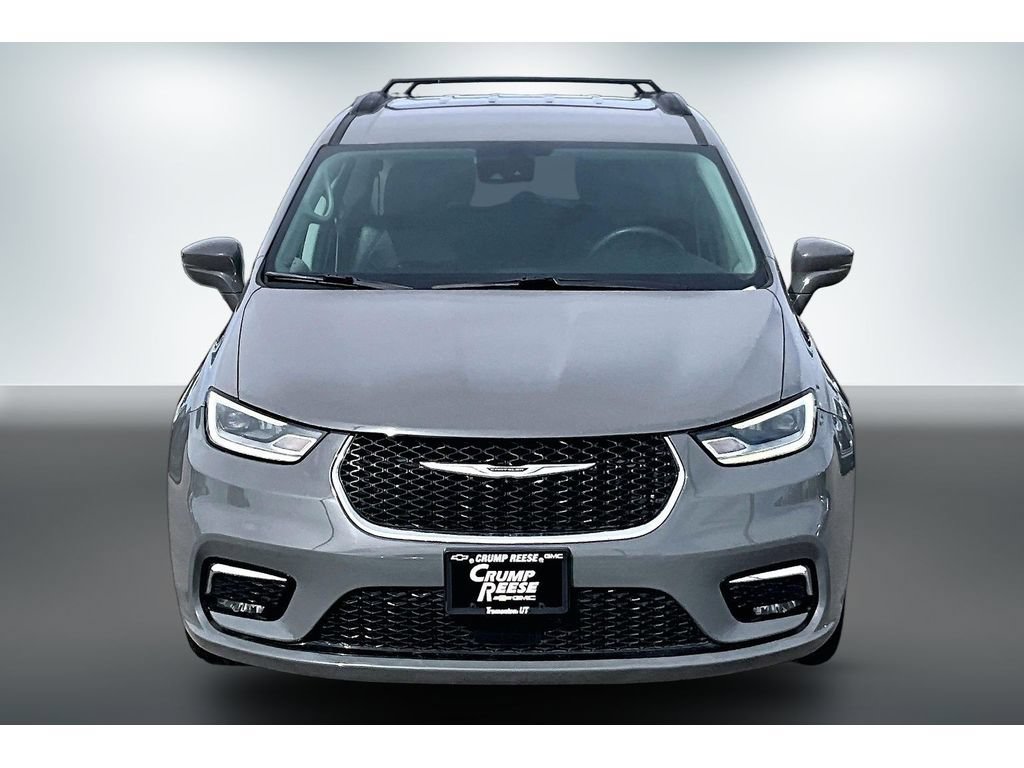 Used 2022 Chrysler Pacifica Touring-L FWD image 2