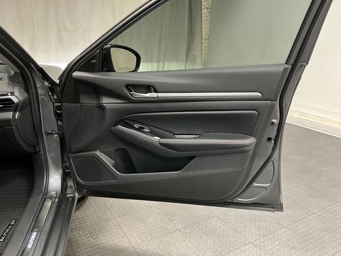Used 2024 Nissan Altima 2.0 SR FWD image 34