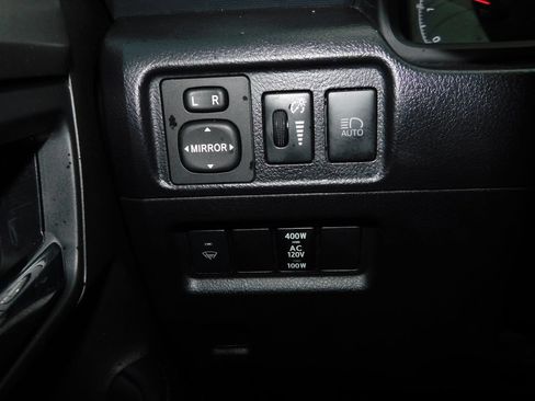Used 2020 Toyota 4Runner SR5 AWD/4WD image 24