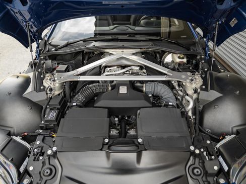 Used 2021 Aston Martin V8 Vantage Roadster image 42