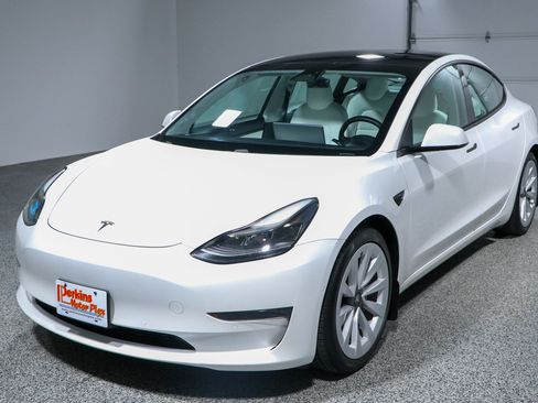 Used 2021 Tesla Model 3 Standard Range Plus RWD image 26