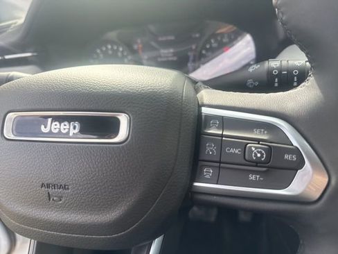 Used 2025 Jeep Compass Limited AWD/4WD image 16