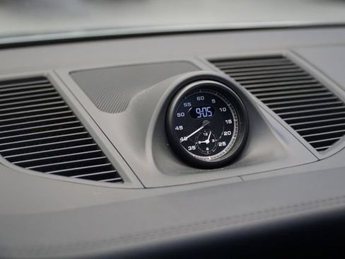 Certified 2026 Porsche Macan AWD/4WD image 19