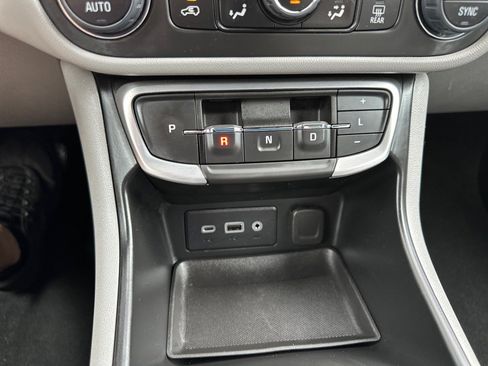 Used 2023 GMC Terrain SLE w/ Driver Convenience Package image 27