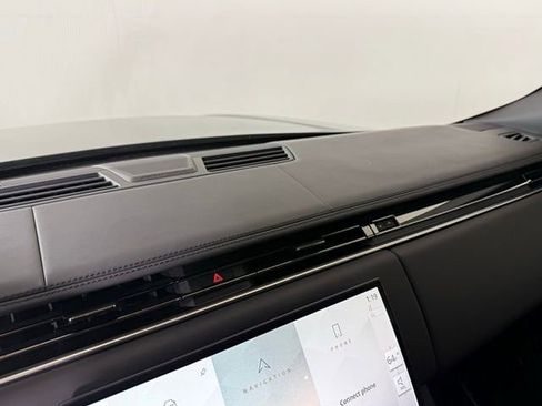 Certified 2025 Land Rover Range Rover SV image 36