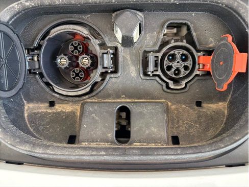 Used 2025 Nissan Leaf S FWD image 33