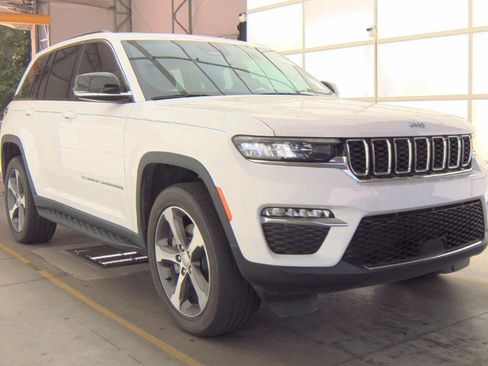 Used 2023 Jeep Grand Cherokee 4WD 4xe image 2