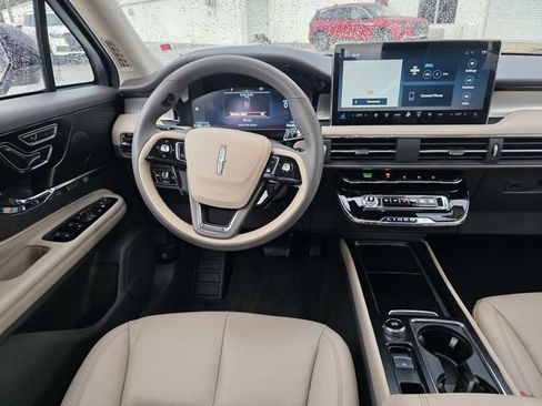 Certified 2023 Lincoln Corsair FWD w/ Equipment Group 101A image 7