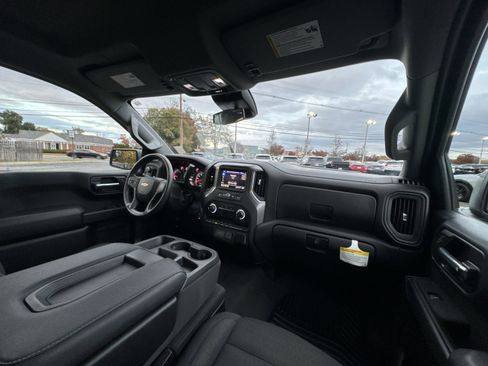 Used 2022 Chevrolet Silverado 1500 Custom image 30