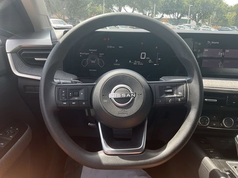 Used 2025 Nissan Kicks SV FWD image 29