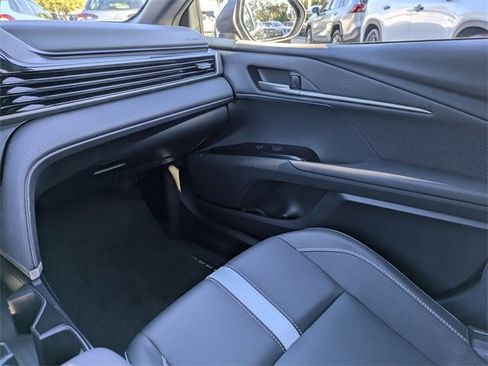 Used 2025 Toyota Camry SE image 14