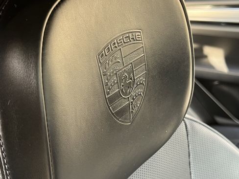 Certified 2023 Porsche Cayenne Platinum Edition image 32