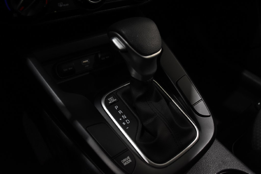 Used 2025 Kia Soul LX w/ LX Technology Package FWD image 25