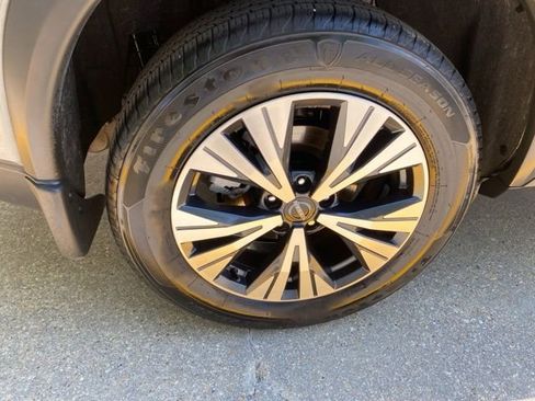 Used 2023 Nissan Rogue SV image 13