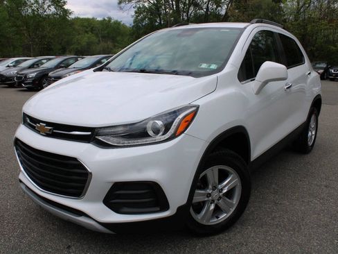 Used 2019 Chevrolet Trax LT w/ LT Convenience Package AWD/4WD image 1