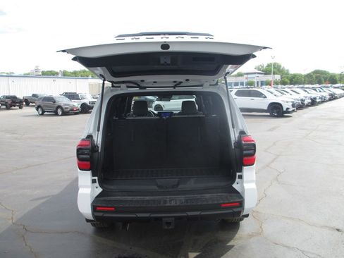 Used 2026 Toyota 4Runner SR5 AWD/4WD image 8
