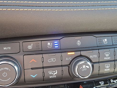 Certified 2025 Dodge Durango R/T AWD/4WD image 19