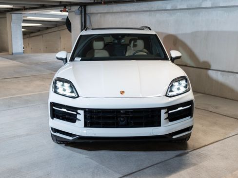 Certified 2026 Porsche Cayenne AWD/4WD image 6