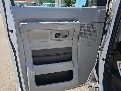 Used 2012 Ford E-350 and Econoline 350 XLT RWD image 12