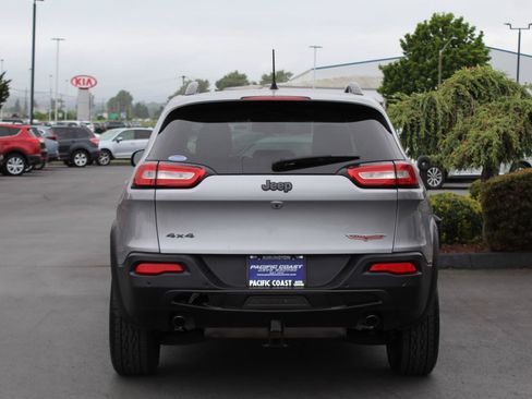 Used 2018 Jeep Cherokee Trailhawk w/ Comfort/Convenience Group AWD/4WD image 5