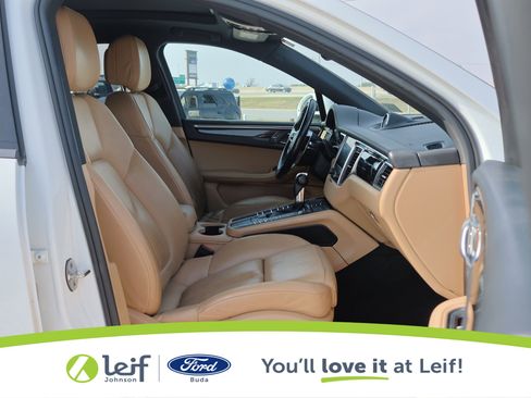 Used 2018 Porsche Macan image 35