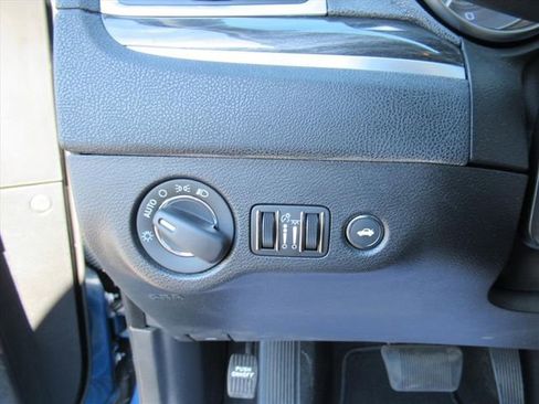 Used 2021 Chrysler 300 Touring w/ Chrome Appearance Package RWD image 20