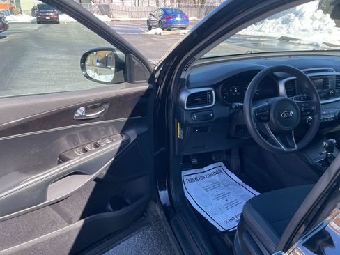 Used 2017 Kia Sorento LX image 10