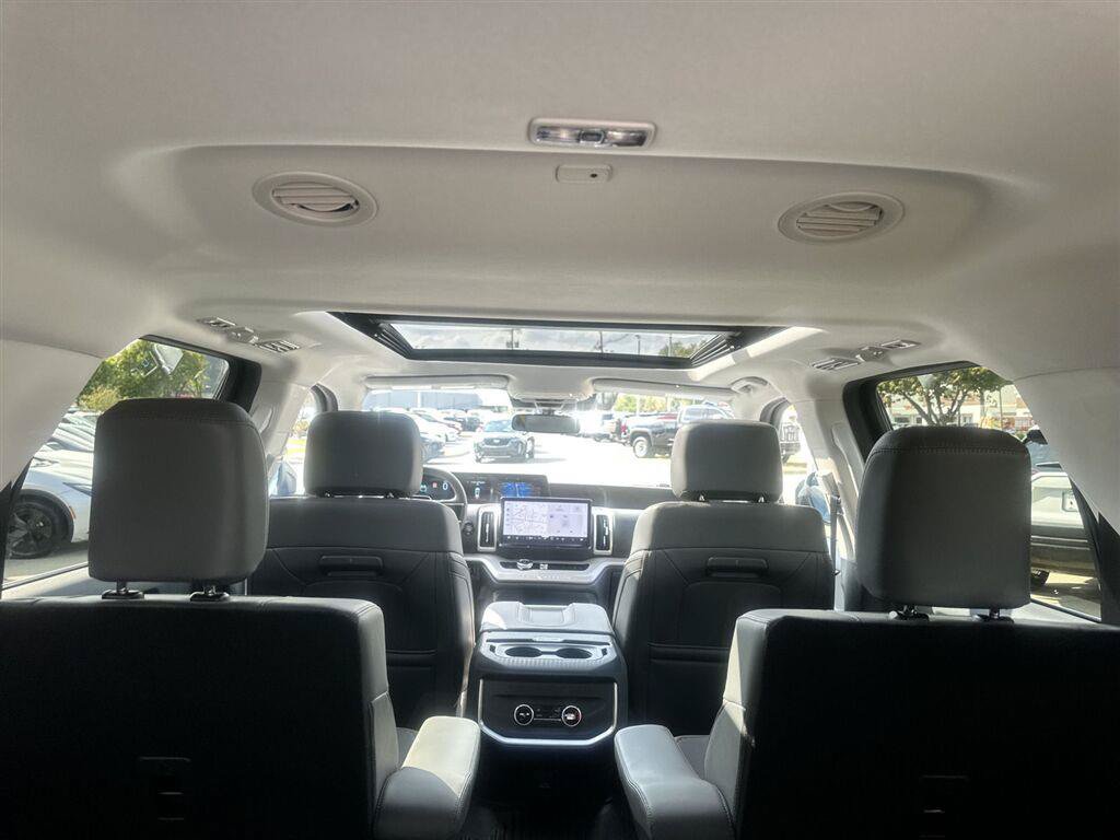 Used 2025 Ford Expedition Max Active AWD/4WD image 21