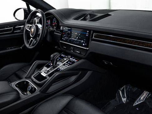 Certified 2022 Porsche Cayenne GTS AWD/4WD image 12